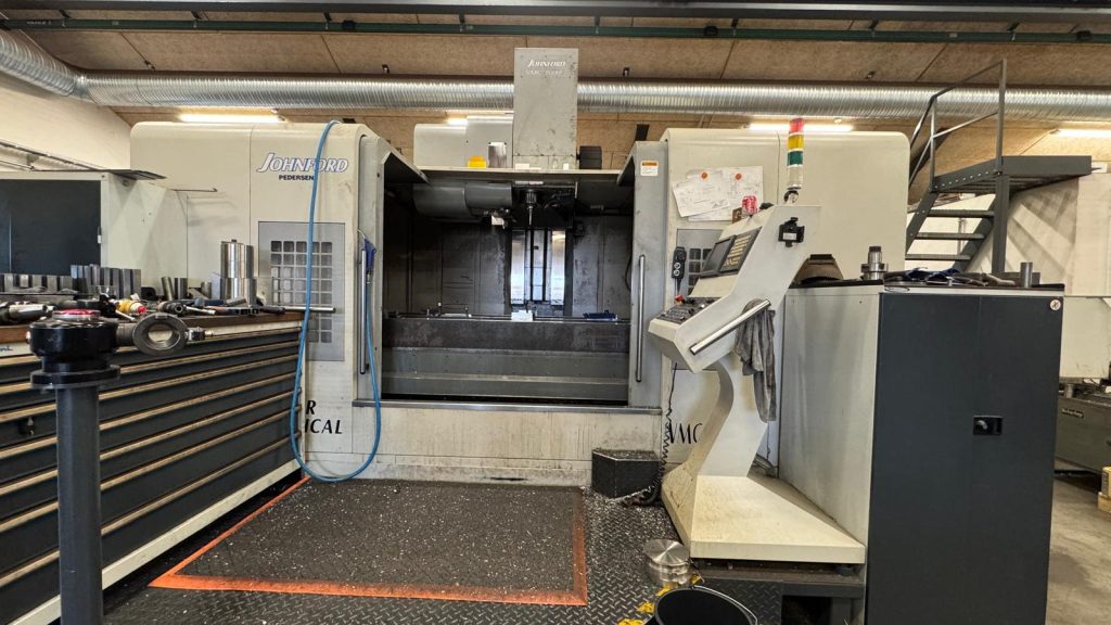 Johnford VMC-1600S pystykeskus